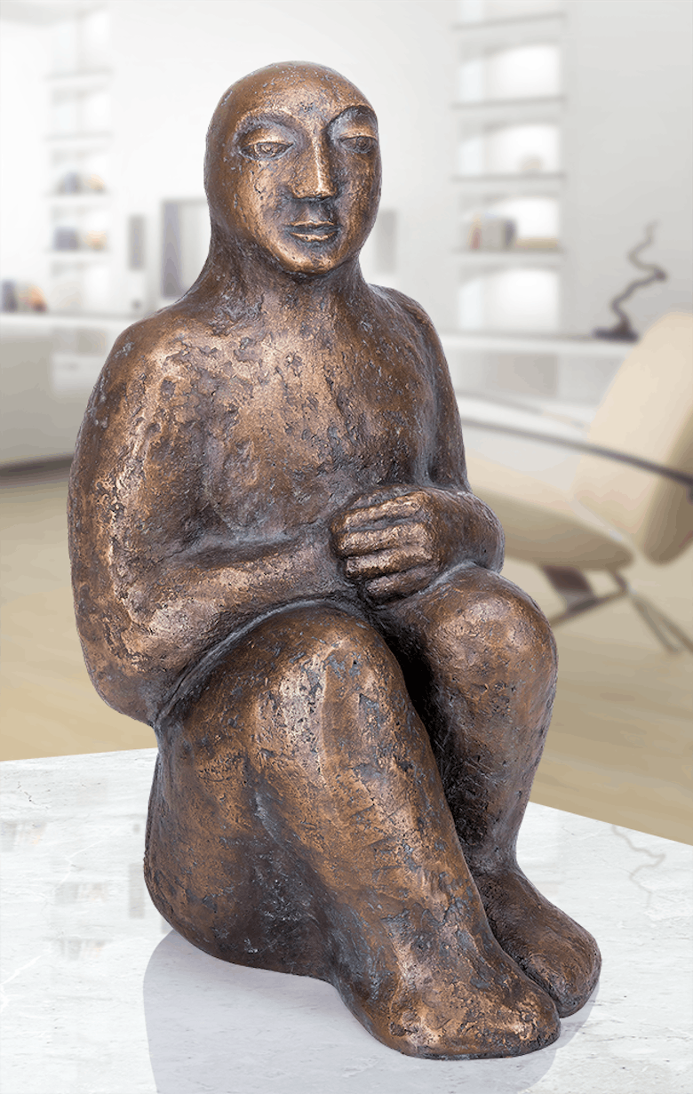 Bronzefigur Sitzende II von Christine Raschke