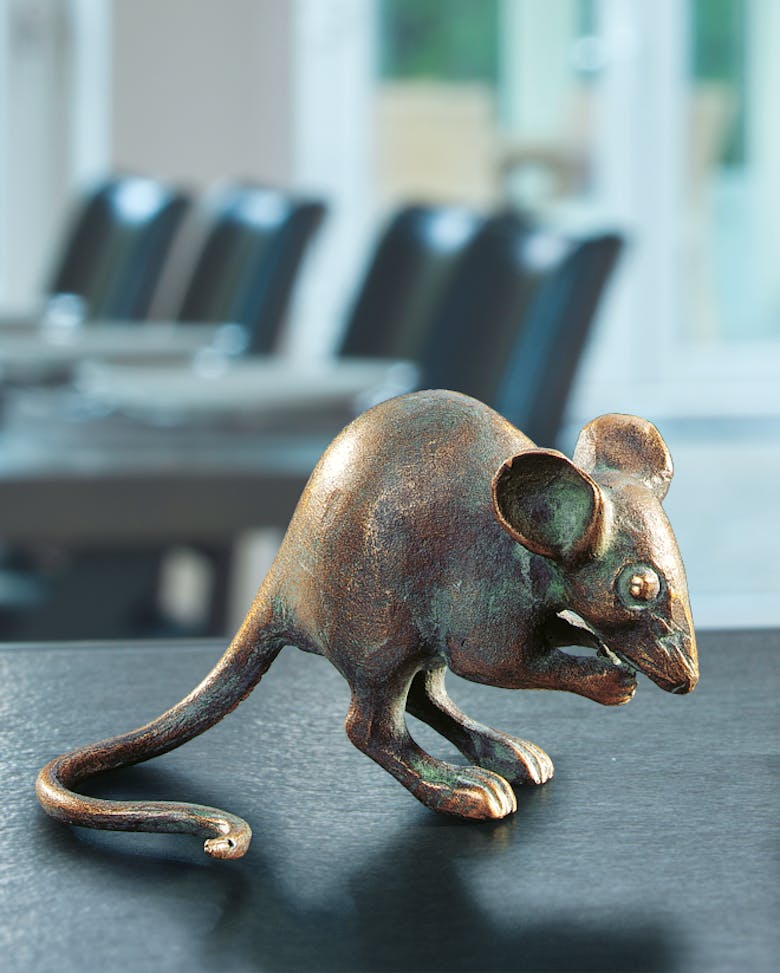 Bronzefigur Maus, fressend von Atelier Strassacker