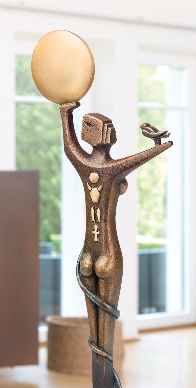 Bronzefigur Schutzgöttin der Natur von Heinz Rupp