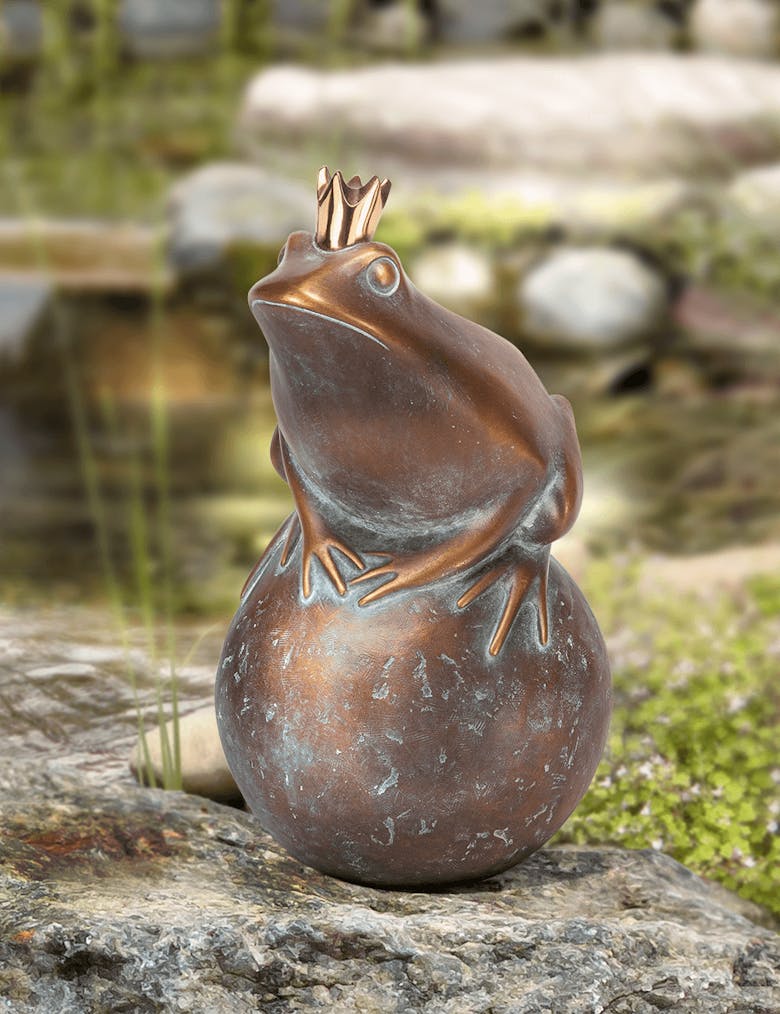 Bronzefigur »Froschkönig« aus dem Atelier Strassacker