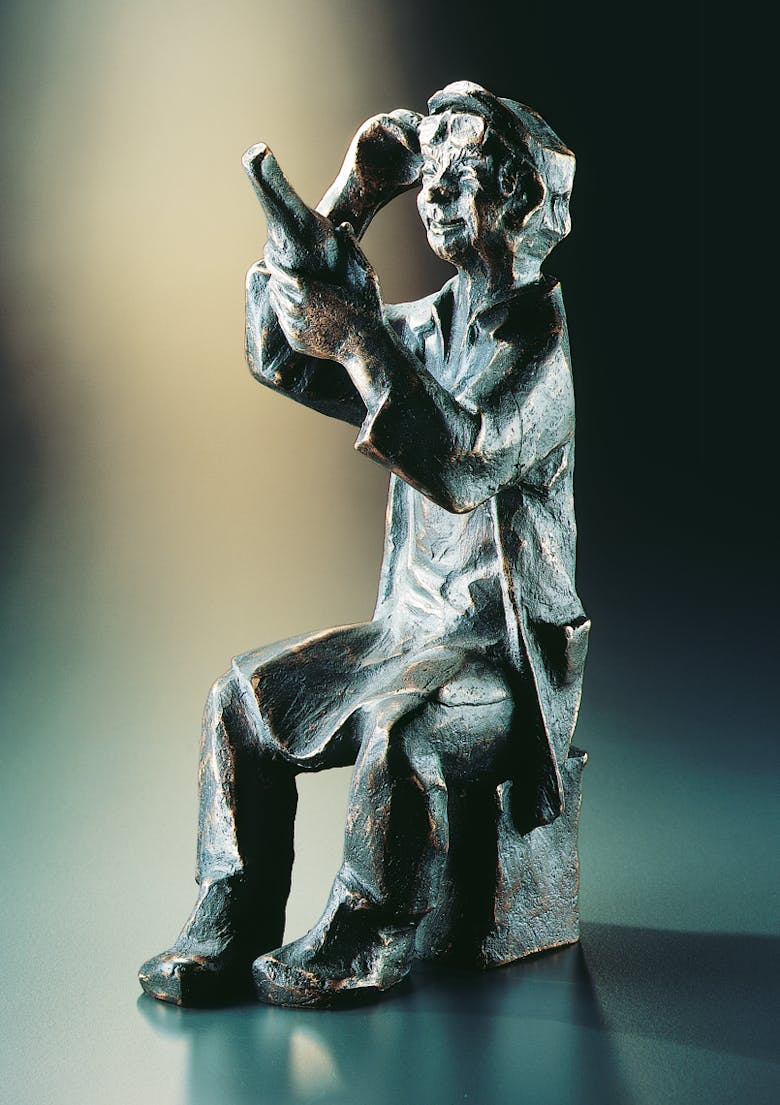 Bronzefigur Etikettenleser von Theophil Steinbrenner