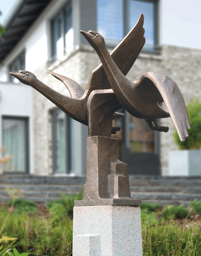 Bronzefigur Schwanengruppe von Hans Huschka
