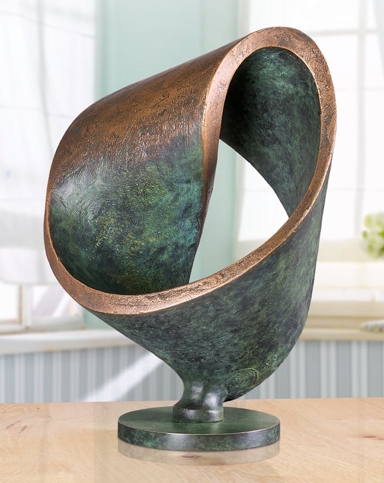 Bronzefigur Möbiusschleife von Hans Nübold