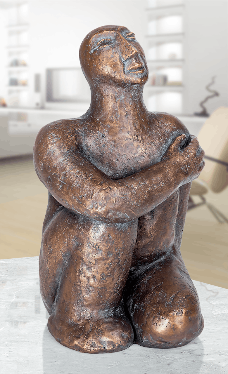 Bronzefigur Sitzende I von Christine Raschke