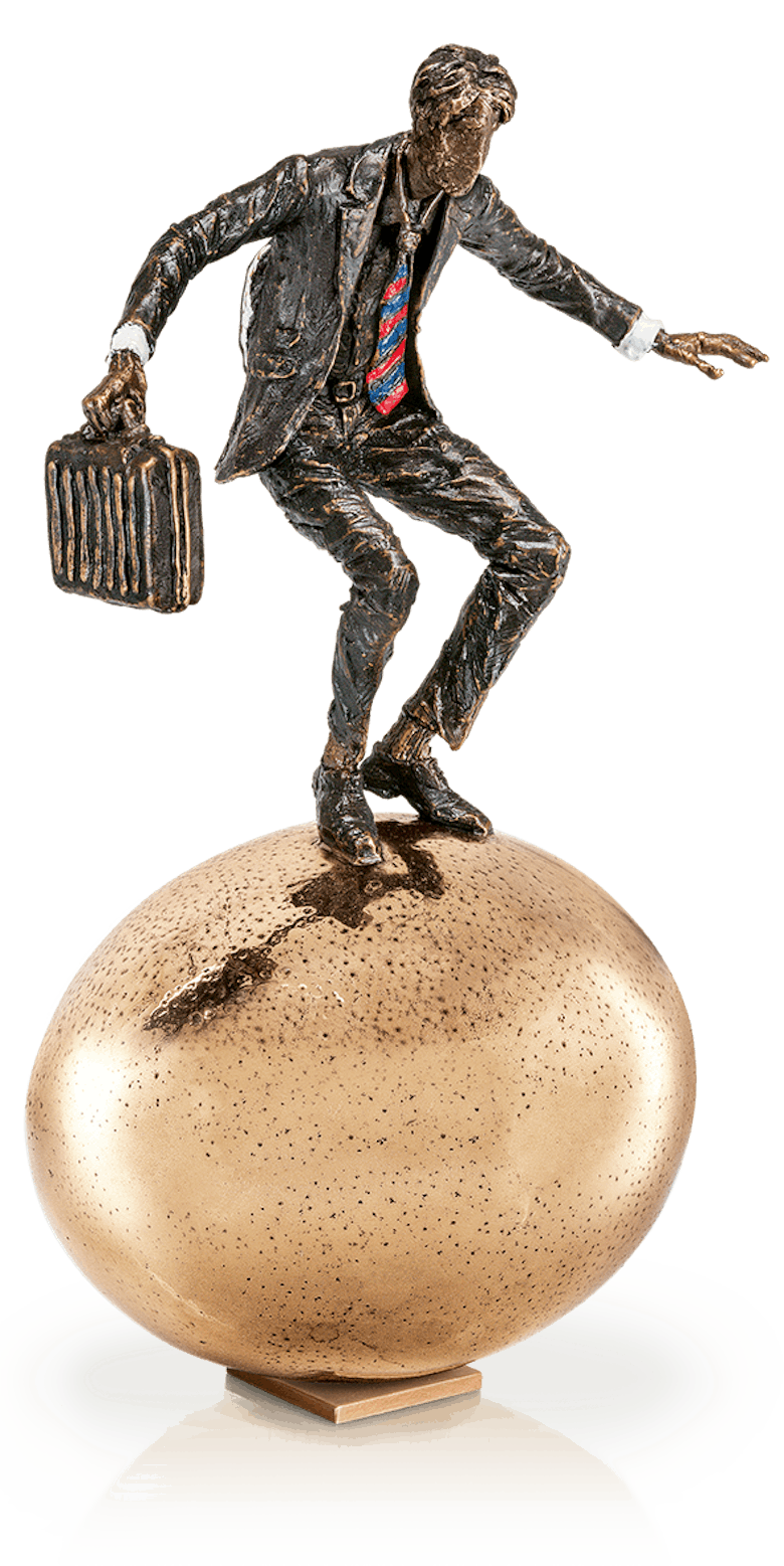 Bronzefigur »Balance auf goldenem Ei« von Vitali Safronov