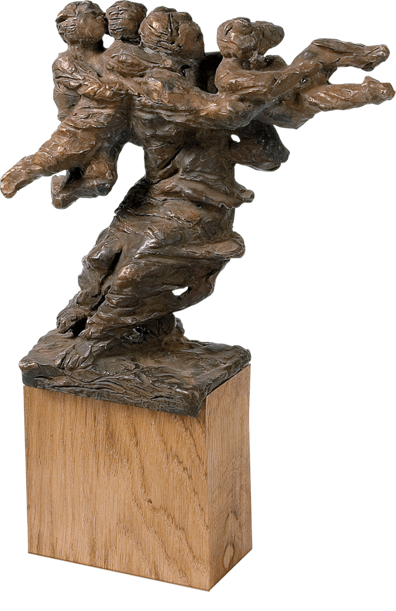 Bronzefigur Mutter mit drei Kindern in der Flut von Karl-Henning Seemann