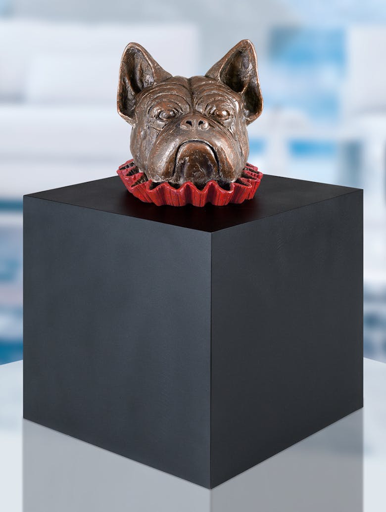 Bronzefigur Hund im Würfel von Guido Messer