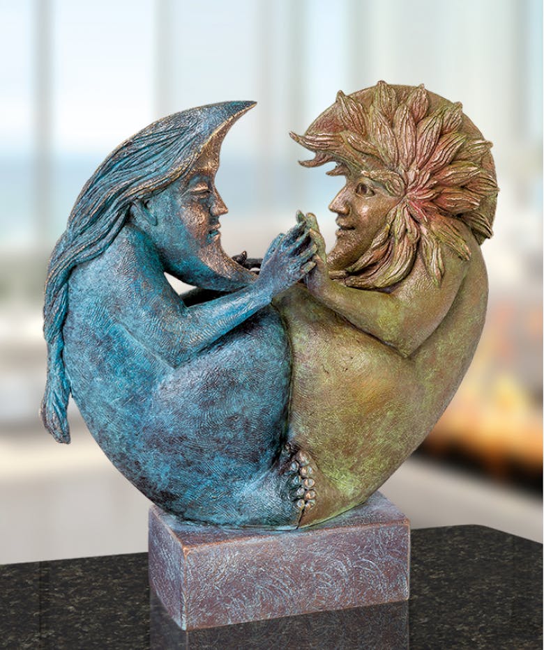 Bronzefigur Sun & Moon II von Fidelma Massey