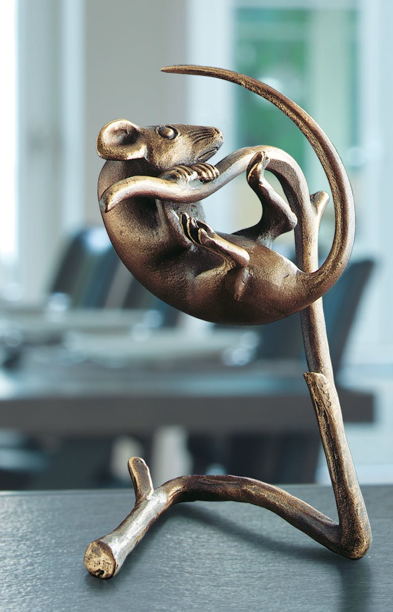 Bronzefigur Maus auf Zweig von Atelier Strassacker