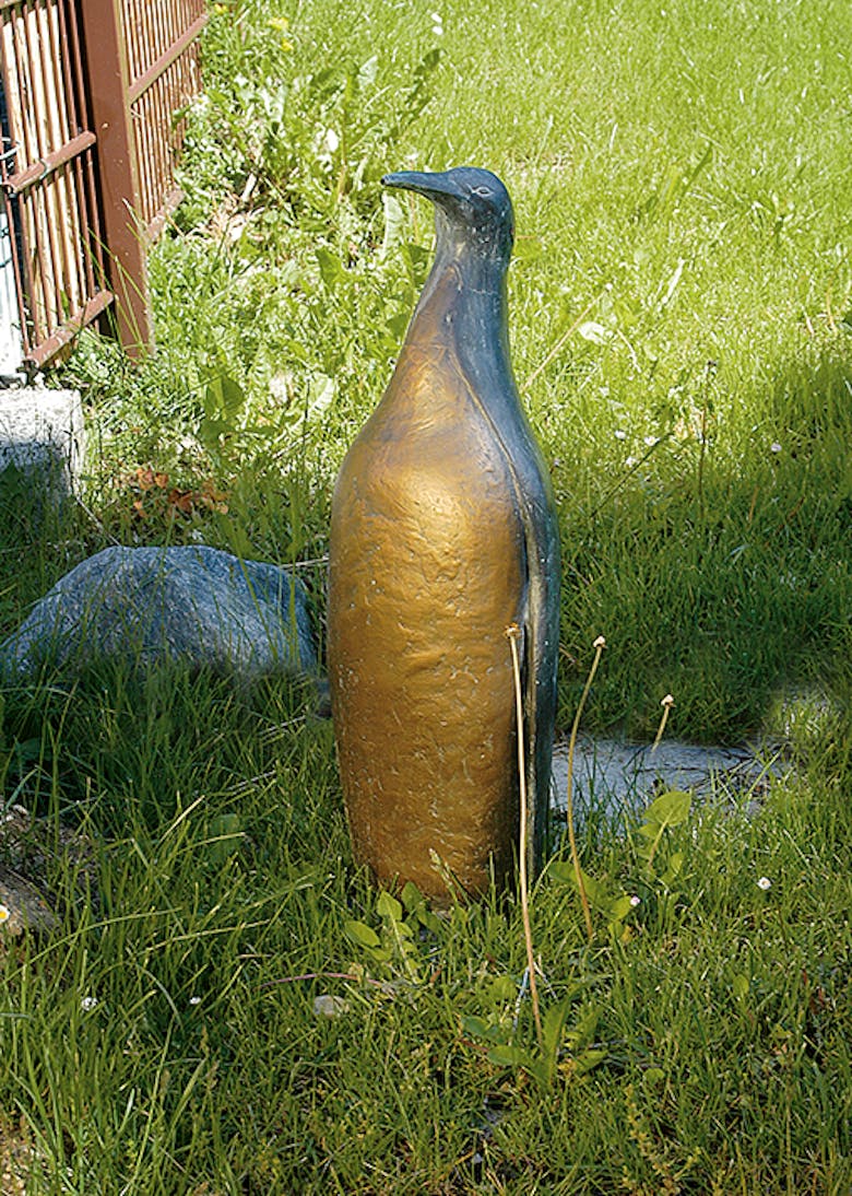 Bronzefigur Pinguin von Reinhard Dachlauer