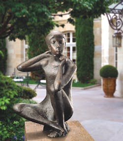 Bronzefigur Sitzender Junge von Otto Sonnleitner