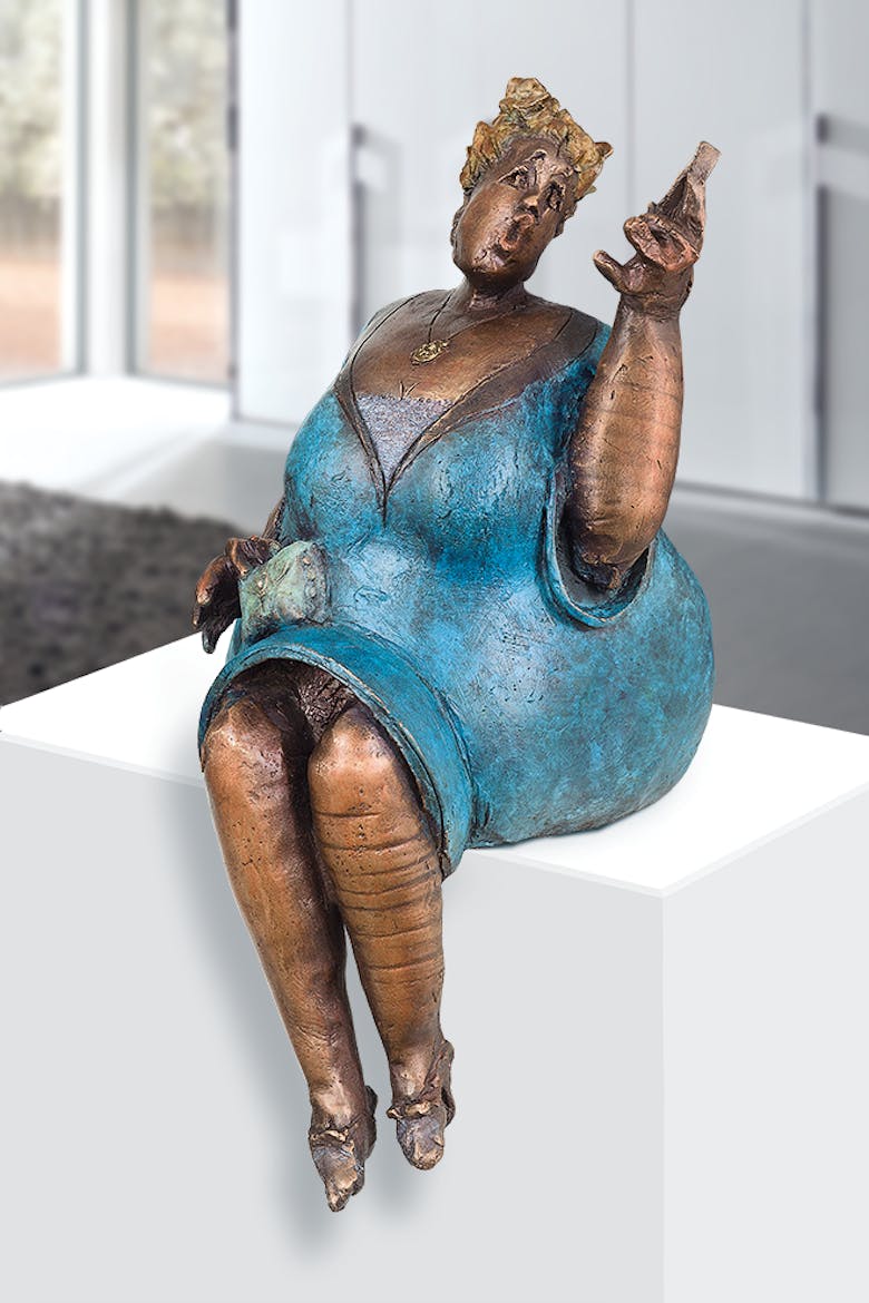 Bronzefigur Koketa von Eva Roucka