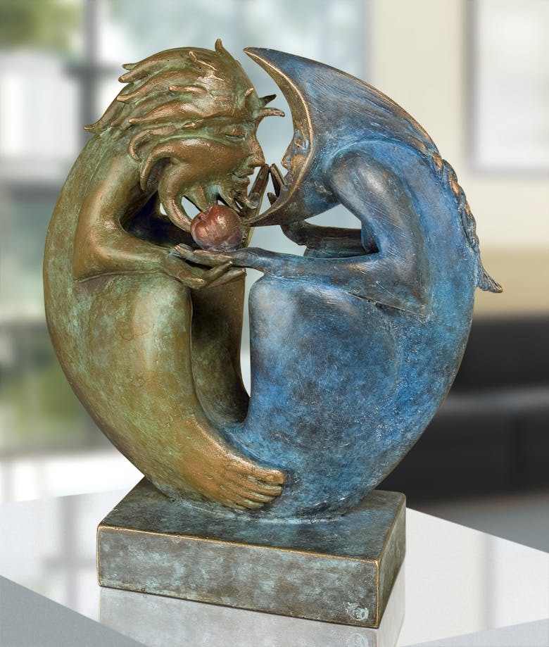 Bronzefigur Sun & Moon von Fidelma Massey
