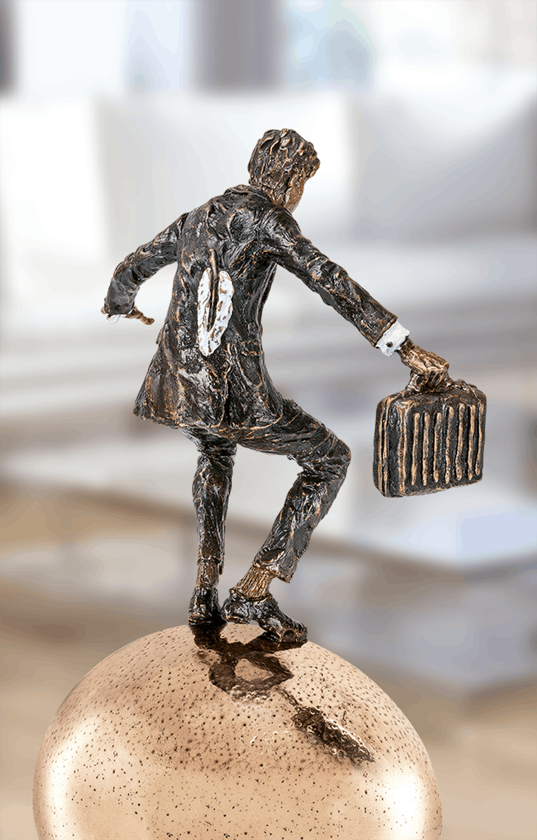 Bronzefigur »Balance auf goldenem Ei« von Vitali Safronov
