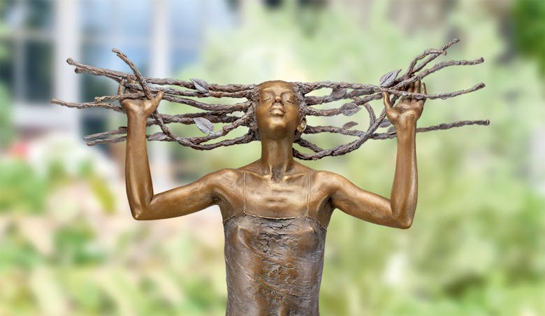 Bronzefigur «Celebration» aus dem Atelier Strassacker