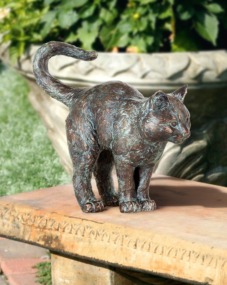 Bronzefigur Stehende Katze von Atelier Strassacker