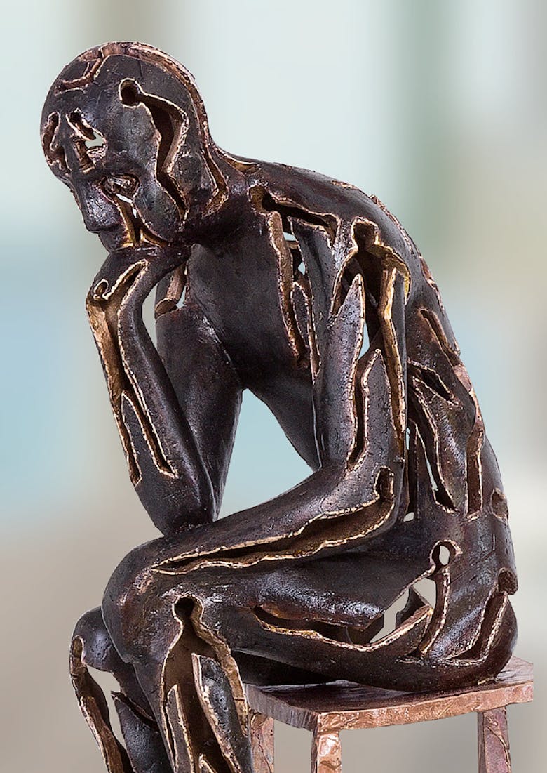 Bronzefigur Thinker dark von Michal Trpák