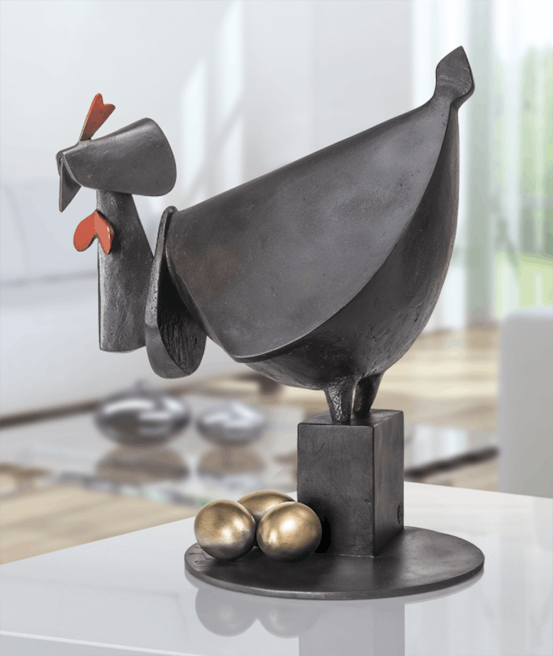 Bronzefigur Gallina Nera fa le uova verso