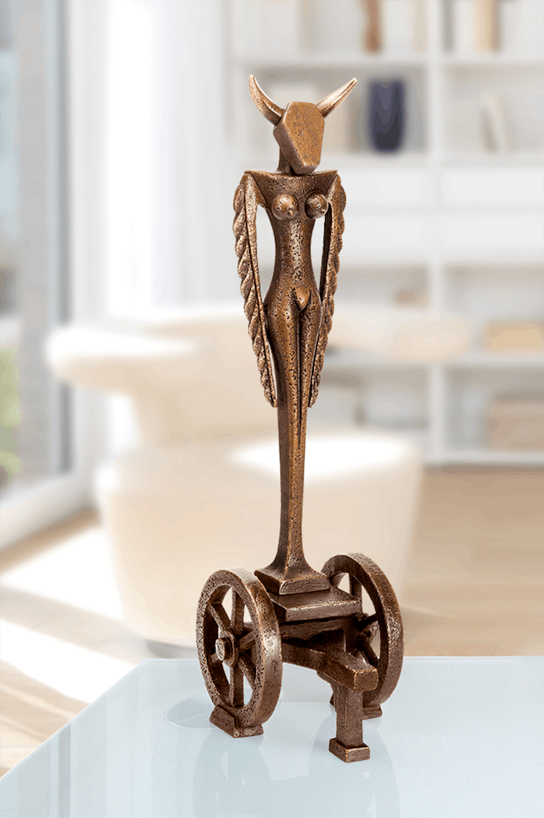 Bronzefigur Stiergöttin von Heinz Rupp