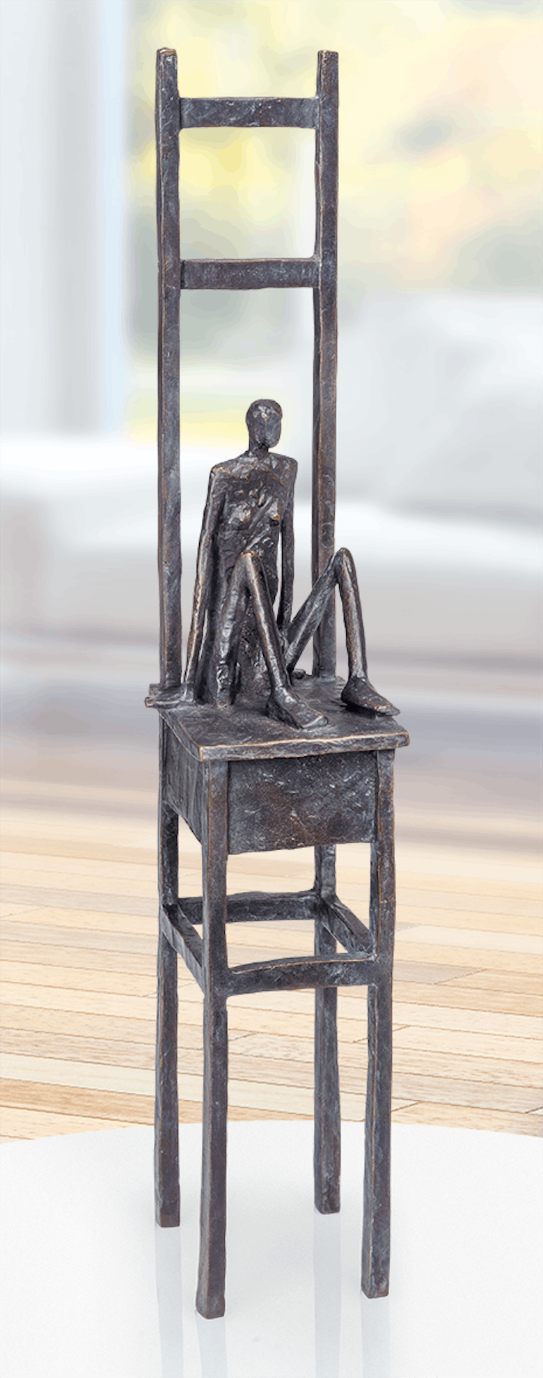 Bronzefigur Großer Stuhl von Marianne Mostert
