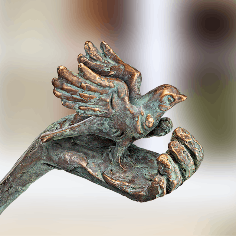 Bronzefigur «Mädchen mit Vogel» von Kurtfritz Handel