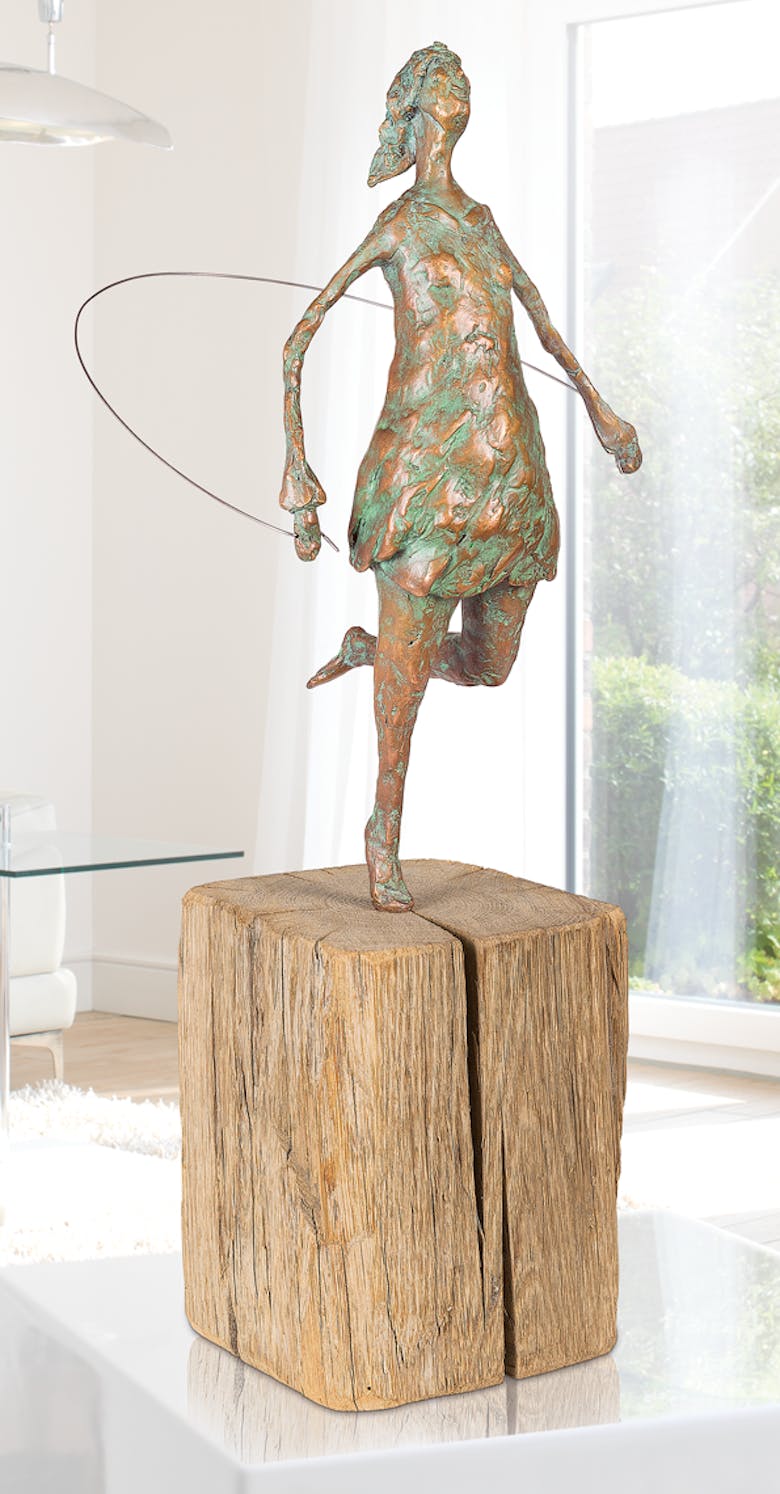 Bronzefigur Seilspringerin von Gudrun Rienhardt