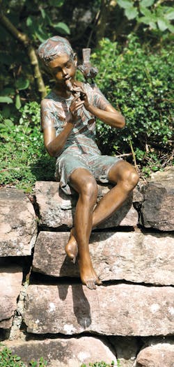 Bronzefigur Junge mit Flöte von Pawel Andryszewski