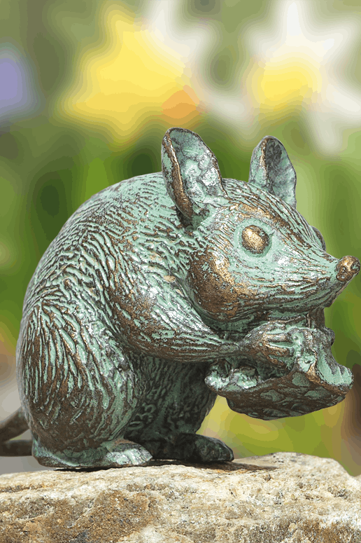 bronzefigur maus mit käse von atelier strassacker kaufen