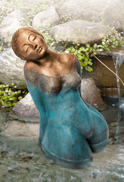 Bronzefigur Aphrodite, groß von Maria-Luise Bodirsky