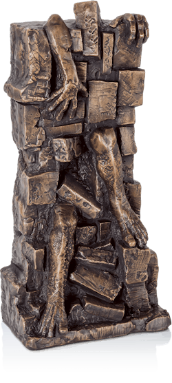 Bronzefigur In Mauern gefangen von Istvan Herold