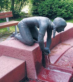 Bronzefigur Mädchen, kniend von Emil Jo Homolka