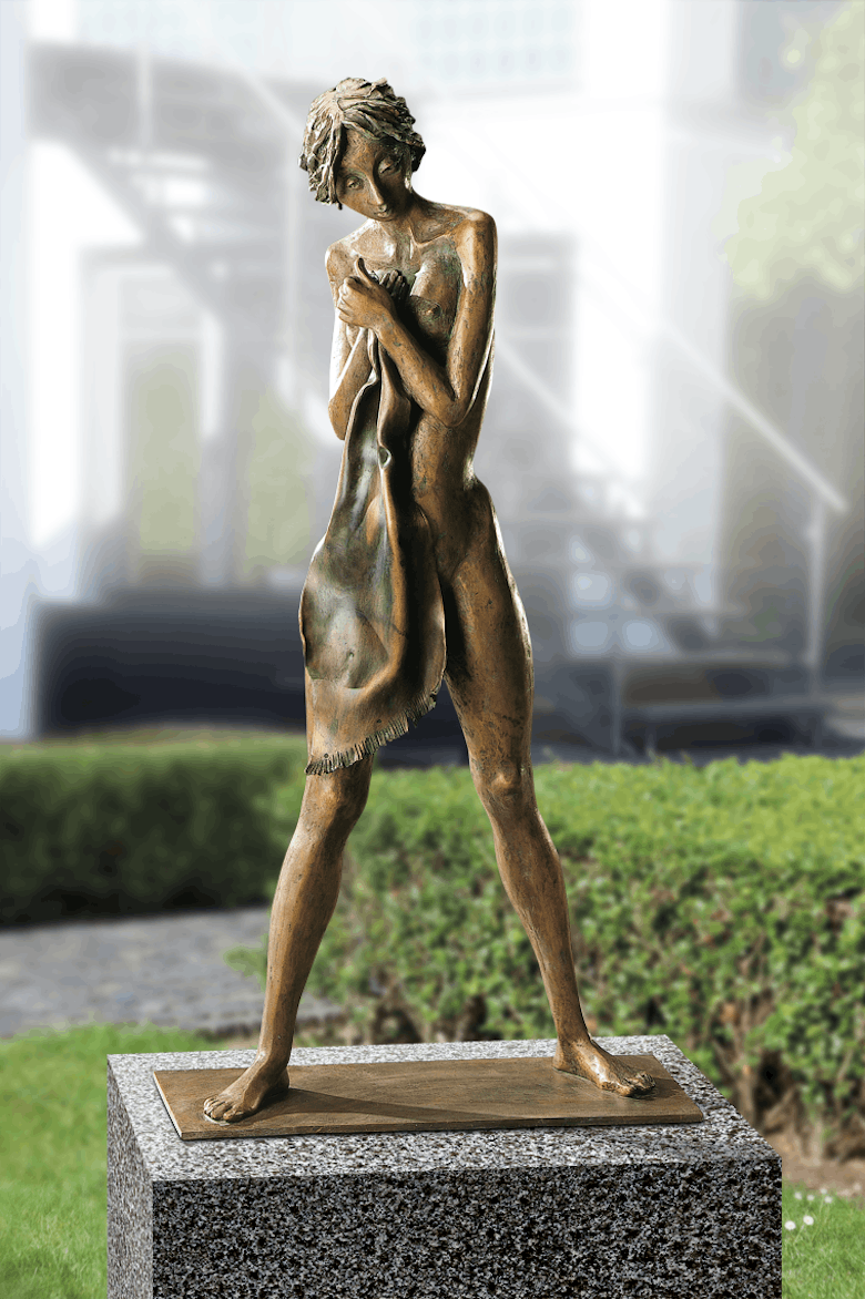 Bronzefigur Mädchen mit Tuch von Kurt Grabert